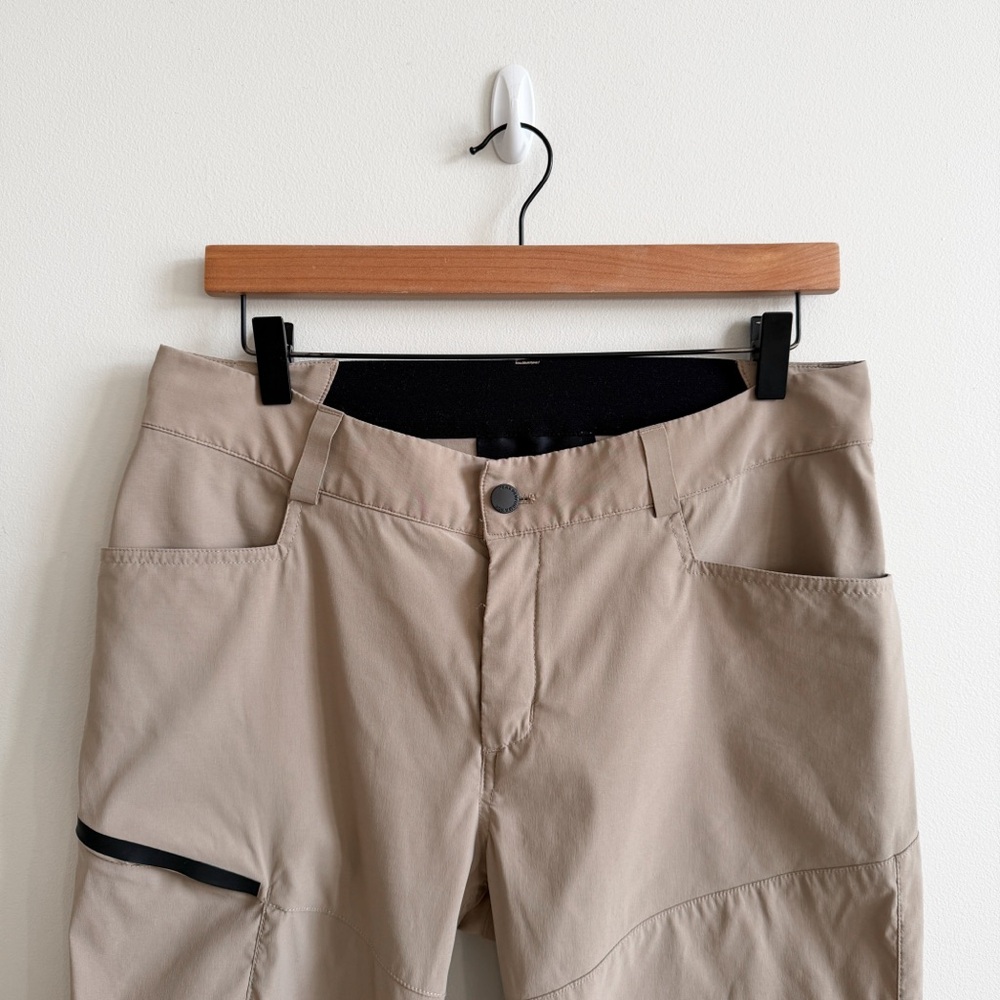 PEAK PERFORMANCE • Iconiq Outdoor Pants in Beige - Picture 3 of 15